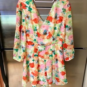 Bright floral 3/4 sleeve romper 🌺 Medium